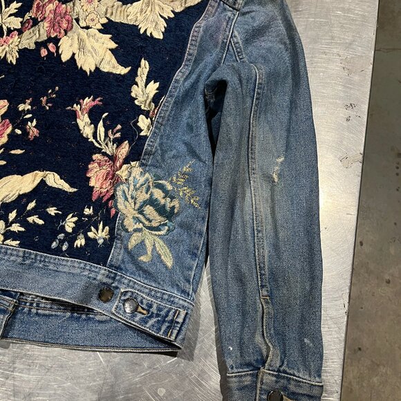 Vintage Guess Embroidered Art Denim Jacket (Women’s Size S) - Picture 9 of 9